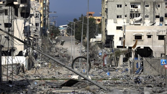 Bak neraka di bumi warga gaza hidup di tengah tumpukan sampah