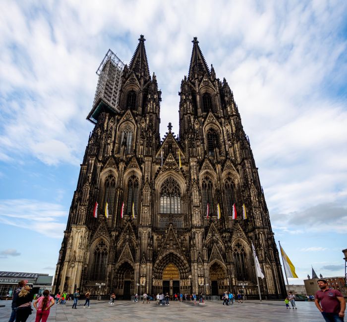 Gereja gereja di jerman berada di bawah tekanan