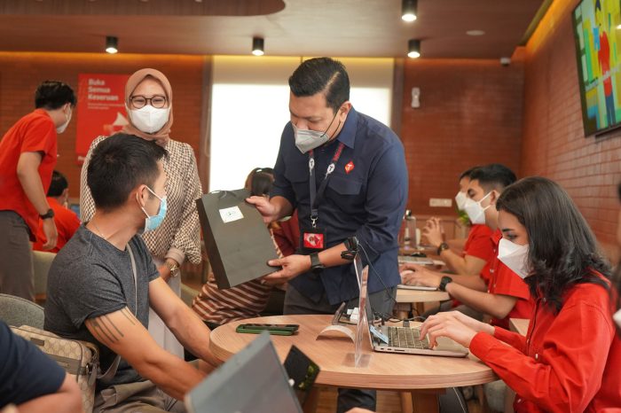 Rayakan hari pelanggan bos telkomsel nyamar jadi customer care grapari