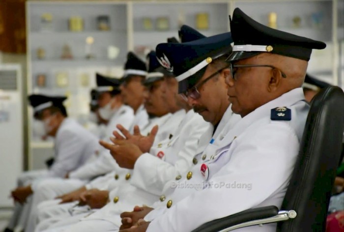 PADANG MEDIA - Erick sebut dukung menteri gunakan kendaraan dinas buatan Pindad