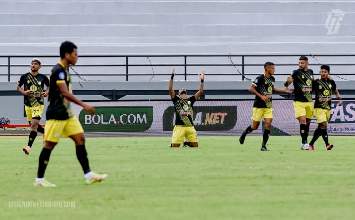 PADANG MEDIA - Persik Vs Persib: Maung Bandung Menang 2-0